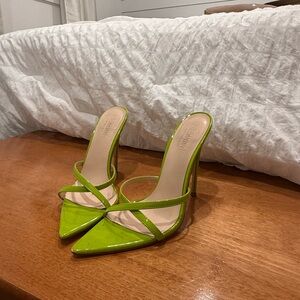La Femme Los Ángeles Stylish Women's Lime Green Strappy Pointed-Toe Heels
